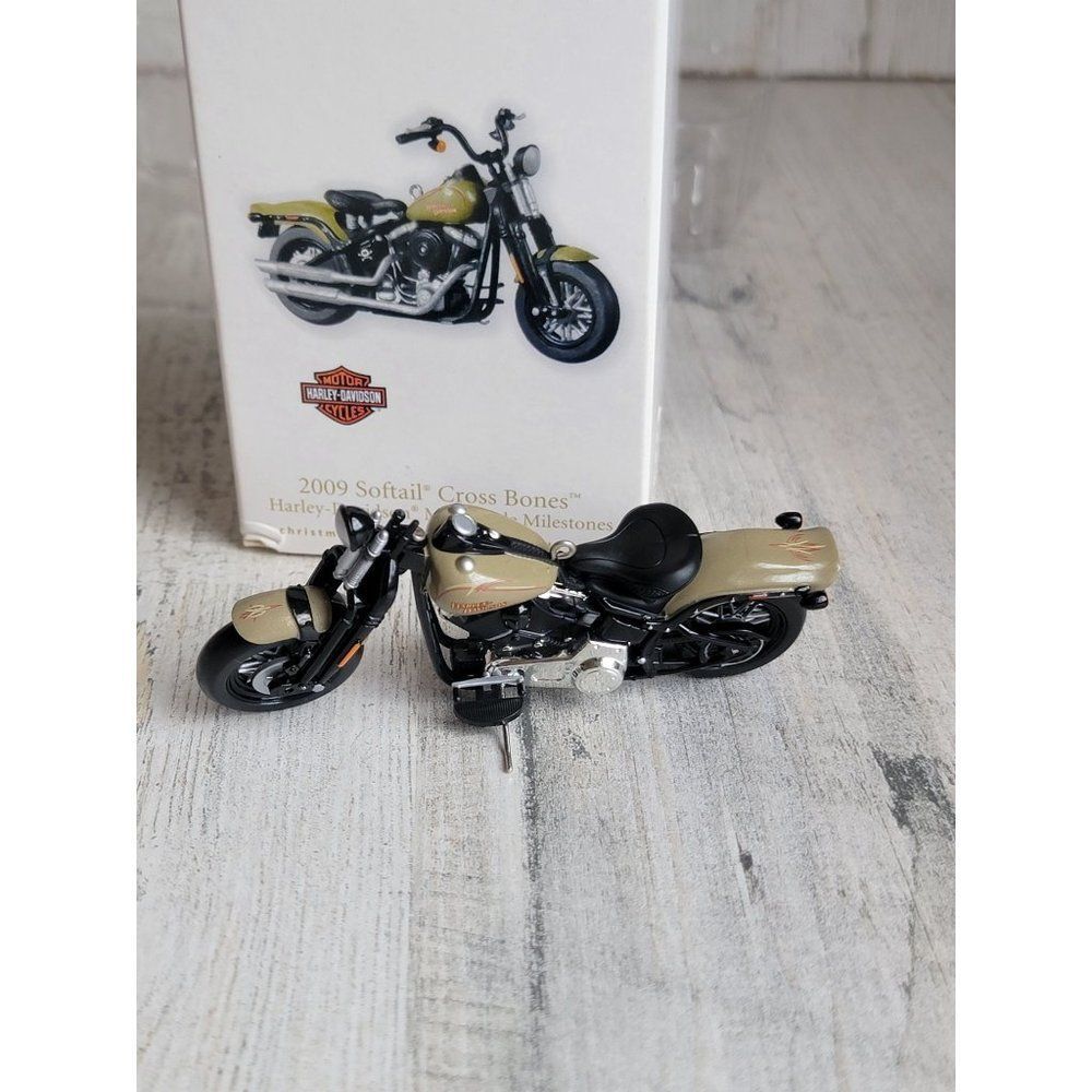 Hallmark AS IS 2009 Softail‎ crossbones Harley Davidson motorcycle ornament